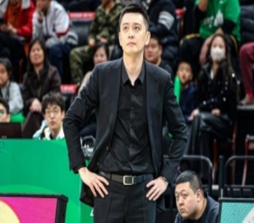 中国男篮官方晒杨鸣执教荣誉：202124赛季辽篮队史首个三连冠