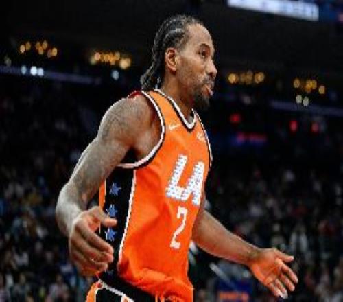 小卡最近15场场均31.8分6.7板3.7助2.4断0.9帽命中率180俱乐部！