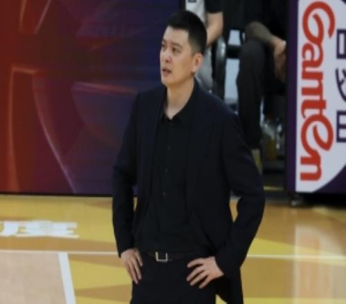 杨鸣辞职！辽宁男篮本赛季至今8胜11负排名第13昨晚末节仅得4分