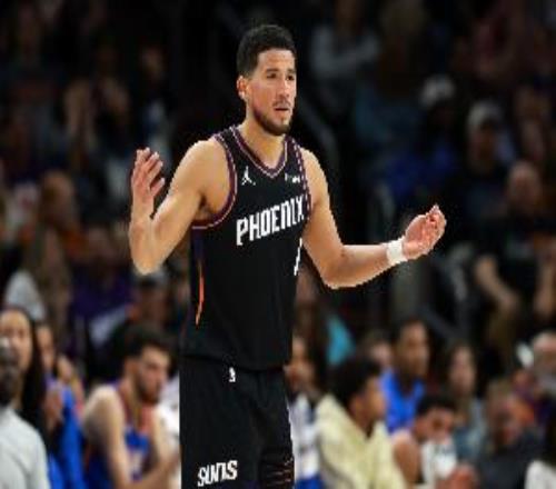 太阳官方：布克遭遇右脚踝扭伤将于一周后重新接受评估