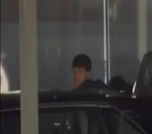 六台：巴萨中场德罗已启程前往巴黎，即将和巴黎圣日耳曼签约