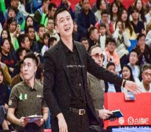 因个人身体原因请辞！杨鸣将在29日与美娜等解说湖人vs骑士的比赛