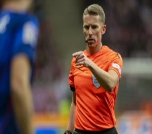 曼城vs加拉塔萨雷裁判：西班牙裁判亚历杭德罗埃尔南德斯执法