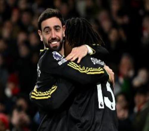 B费发社媒配与多尔古拥抱照片：多古金球奖加纳乔评论：最强的