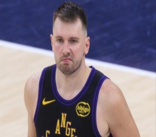 我咋不信东契奇：我青少年时候玩过胯下扣篮有视频为证