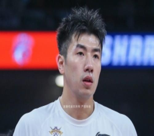 媒体人：邹雨宸的进攻比重需增加全明星级别的中锋没出手权不行