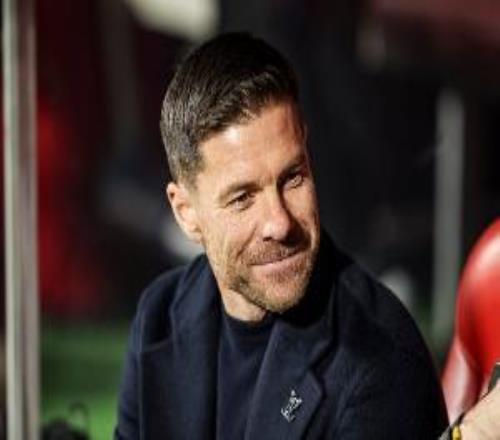 目前赋闲在家！天空记者：阿隆索愿意执教利物浦