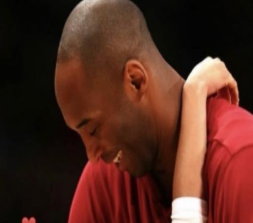 时间无法抚平思念！科比大女儿发文缅怀话题登上微博热搜第一位