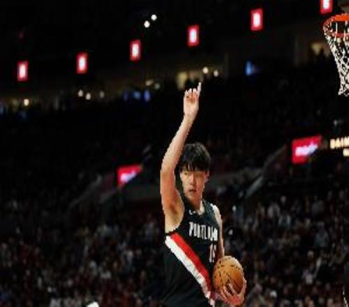 解说：小杨有能力在NBA立足毋庸置疑我对他的前景还是非常乐观