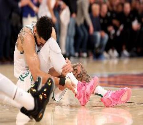 塔图姆：MRI片子显示我的跟腱明显断了&我崩溃大哭妈妈帮擦眼泪