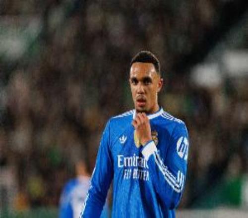 记者：阿诺德在皇马需耐心等待机会，若重返英超曼城是有趣选择