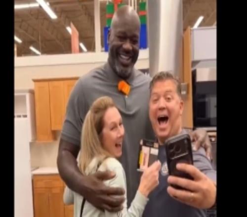 发福利！奥尼尔在家乡超市随机给路人送购物卡路人各种惊喜反应