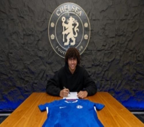 官方：切尔西与17岁青训小将雅各布霍尔签下首份职业合同