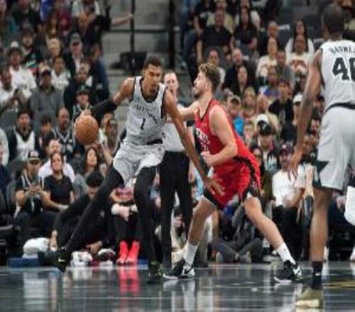 记者：申京打文班确实有心得火箭用侧翼防文班马刺用文班防阿门