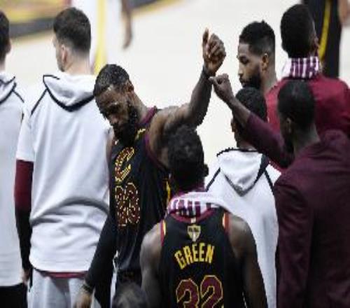 詹姆斯谈未来：八年前离开时我没想到会打到现在我就是活在当下