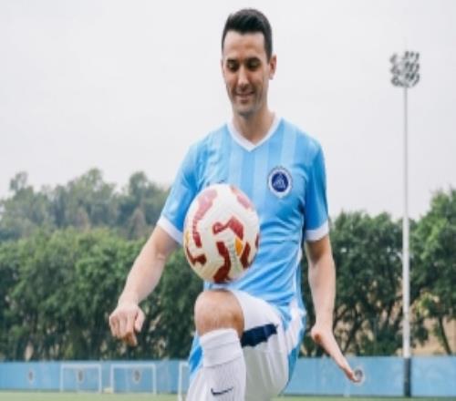 周定洋社媒晒照：新战袍，新的起点！