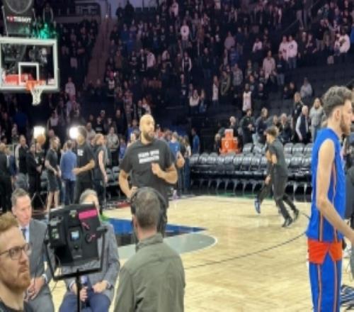 ICE事件仍在升温！森林狼众将赛前热身穿“与明州同在”字样上衣