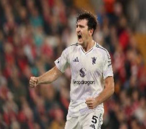 记者：马奎尔正在等待曼联的续约合同，他希望尽快确定自己的未来