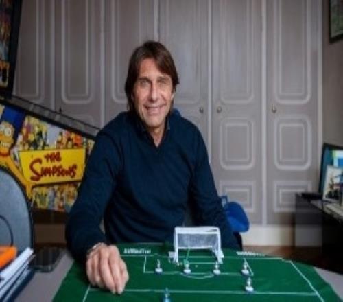 记者作客孔蒂家中：对蓝军依旧眷恋，他的温柔与外界印象判若两人