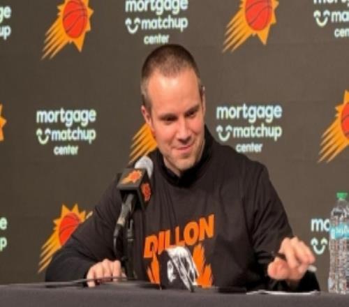 奥特：狄龙要是每场都像这样打我们每场都把他的定制T恤发出去