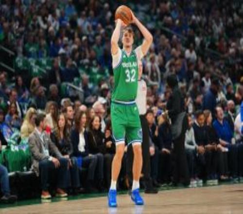 少年英才！19岁弗拉格三节28分钟已砍40分7板2助赛季第二次轰40+