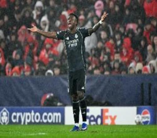 世体：球迷在维尼修斯金球奖输罗德里后，发布的社媒上点赞、转发