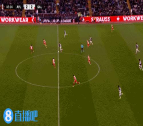 第87分钟，维拉的反击机会，无人盯防的吉莫跟进推射入网