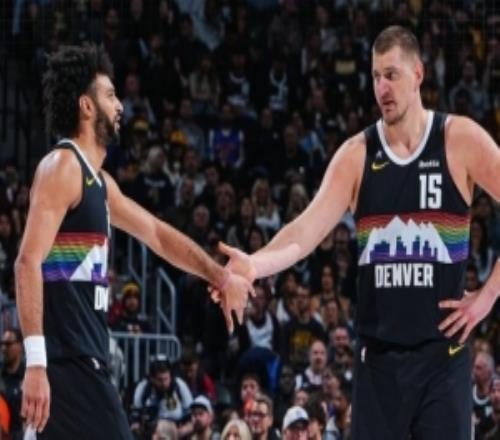 21投合砍51分！掘金发布赢球海报：约基奇+穆雷二人组登上封面