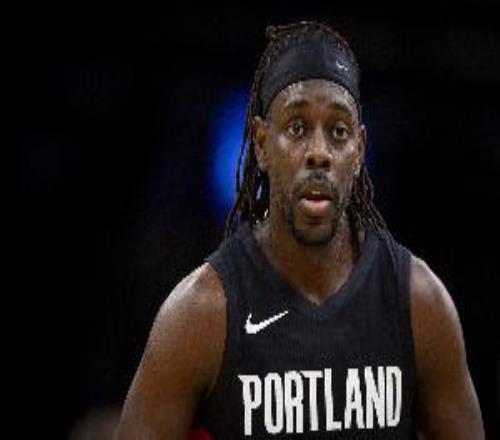 毫无状态！霍勒迪半场4中0未得分仅拿2板3助