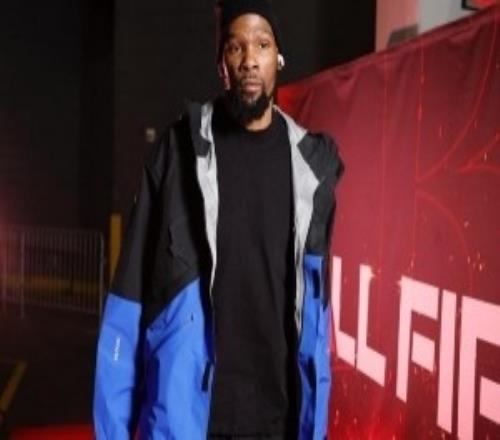 不仅气质依旧还带点压迫感！杜兰特晒近照