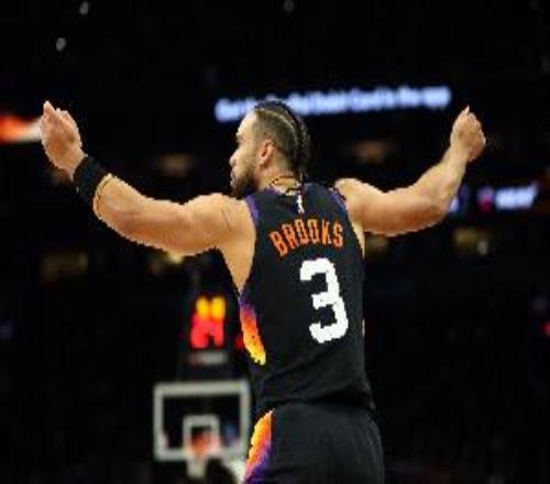 无人能挡！狄龙第三节8投6中轰下17分2板2助2断率队拉开分差