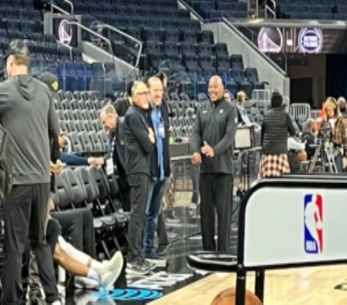 科尔：兄弟你来作甚前尼克斯主帅锡伯杜今天现身勇士主场