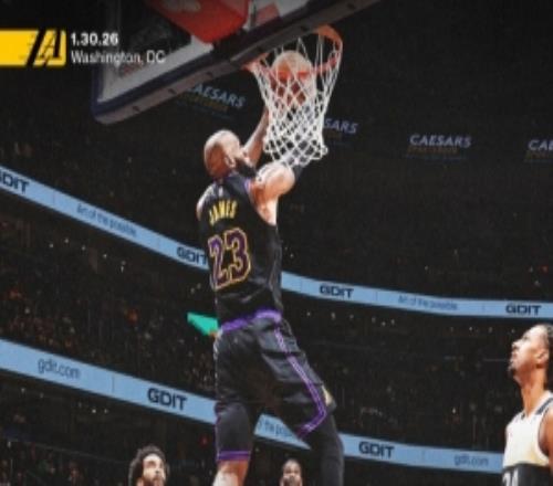 詹姆斯转发自己本场三次扣篮集锦：我也不知道我是怎么做到的