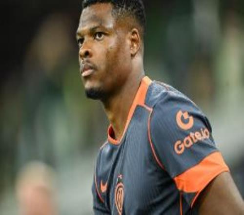 记者：利物浦冬窗无意引进邓弗里斯，双方没有任何实质性联系