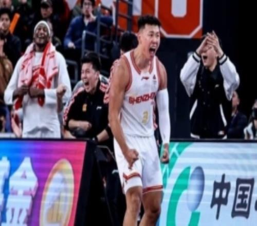 深圳男篮内线失守！贺希宁43分独木难支