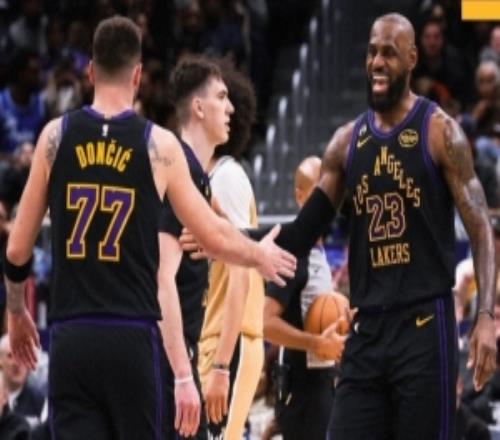 百分组合！湖人官方晒赢球海报：詹姆斯、东契奇击掌登上封面