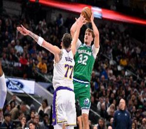 独行侠出品！弗拉格成为东契奇后首位单场30+10+5青少年球员