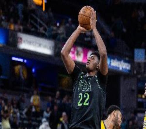 奎因前49场拿下600分350板200助前2位是本西和伯德&均获最佳新秀