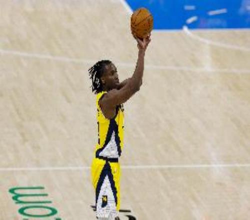 带了瞄准器！内史密斯10中8高效砍23分其中三分4中3&第二节10分