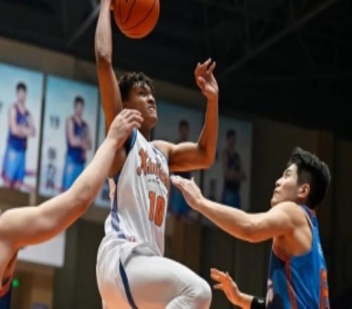 五人得分上双新疆伊力特10547战胜四川丰谷酒业