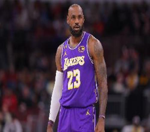 运动战高效罚球低效！詹姆斯15投9中&6罚2中拿到22分5板6助1断