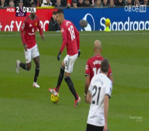 卡塞米罗“no look pass”