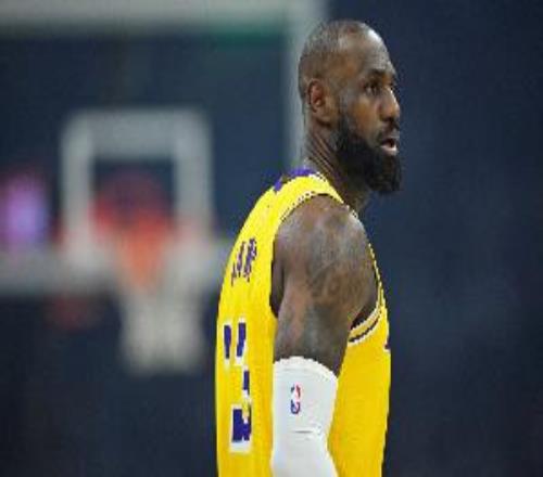 罚球4中1！詹姆斯半场6中4拿到10分4板4助三分2中1