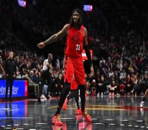 高效两双！罗威替补6中5拿下10分12板2助1帽4前场板