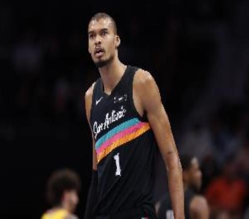 NBA官方：由于马刺出行延误魔术VS马刺比赛推迟至10点开球