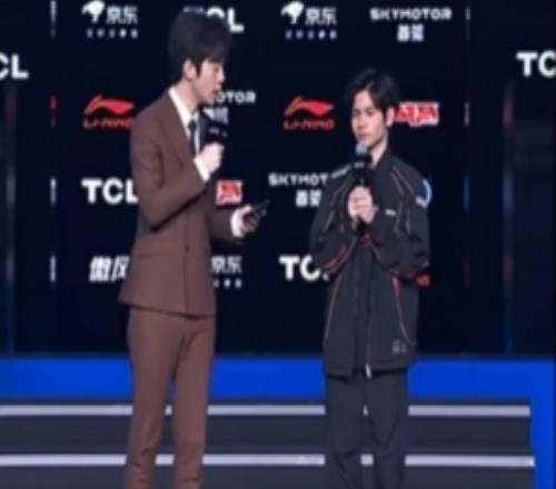 赛后采访HongQ：很久没赢IG了感觉很开心，非常震惊Xiaoxu的操作