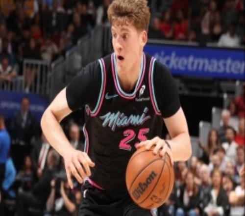 【菜鸟】亚库乔尼斯22分6助尼德豪泽5中5砍15分6板桑德斯10分