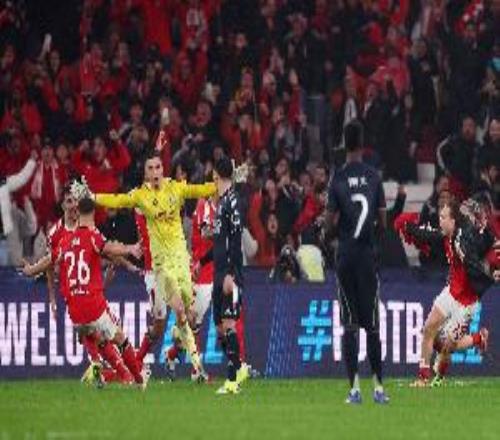 头球攻破皇马大门！本菲卡门将：穆帅赛后啥也没说，只是双手抱头