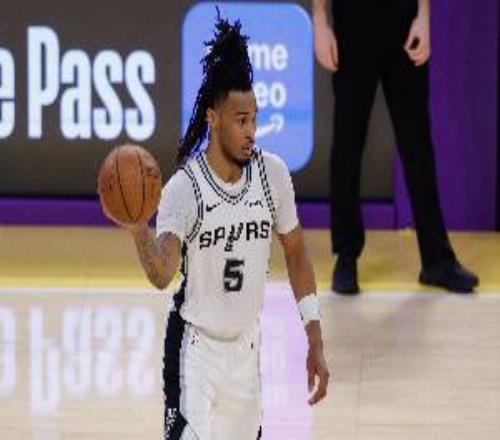 米奇：卡斯尔骨盆挫伤&明天他的尾骨估计很疼是否出战勇士待定