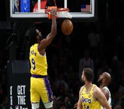 布朗尼：我感觉自己变了很多&更自在了队友和教练都相信我